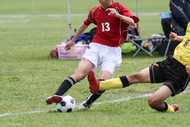 スポーツ外傷とは？　～打撲・捻挫・骨折の原因と応急処置～